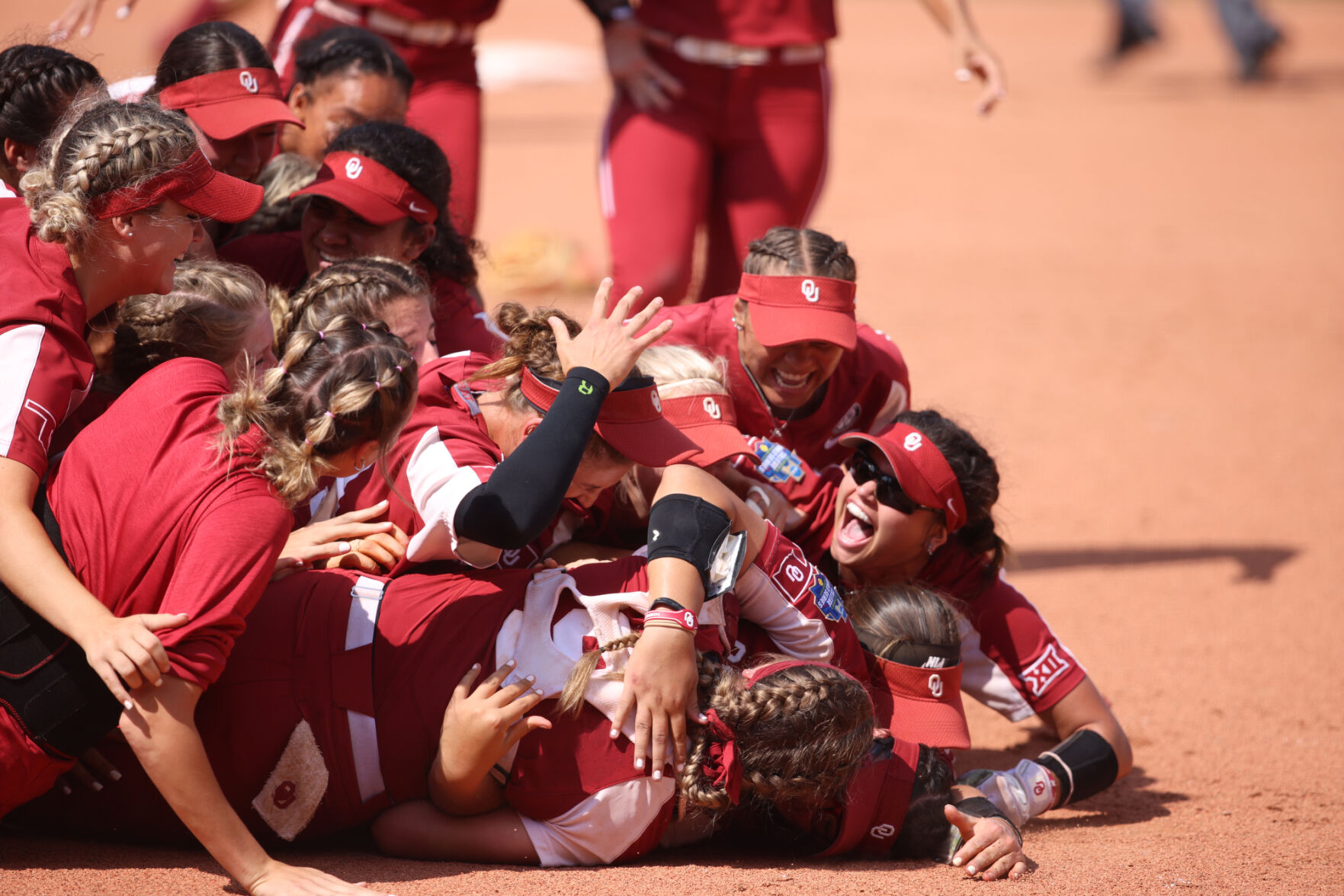 Sooners dogpile